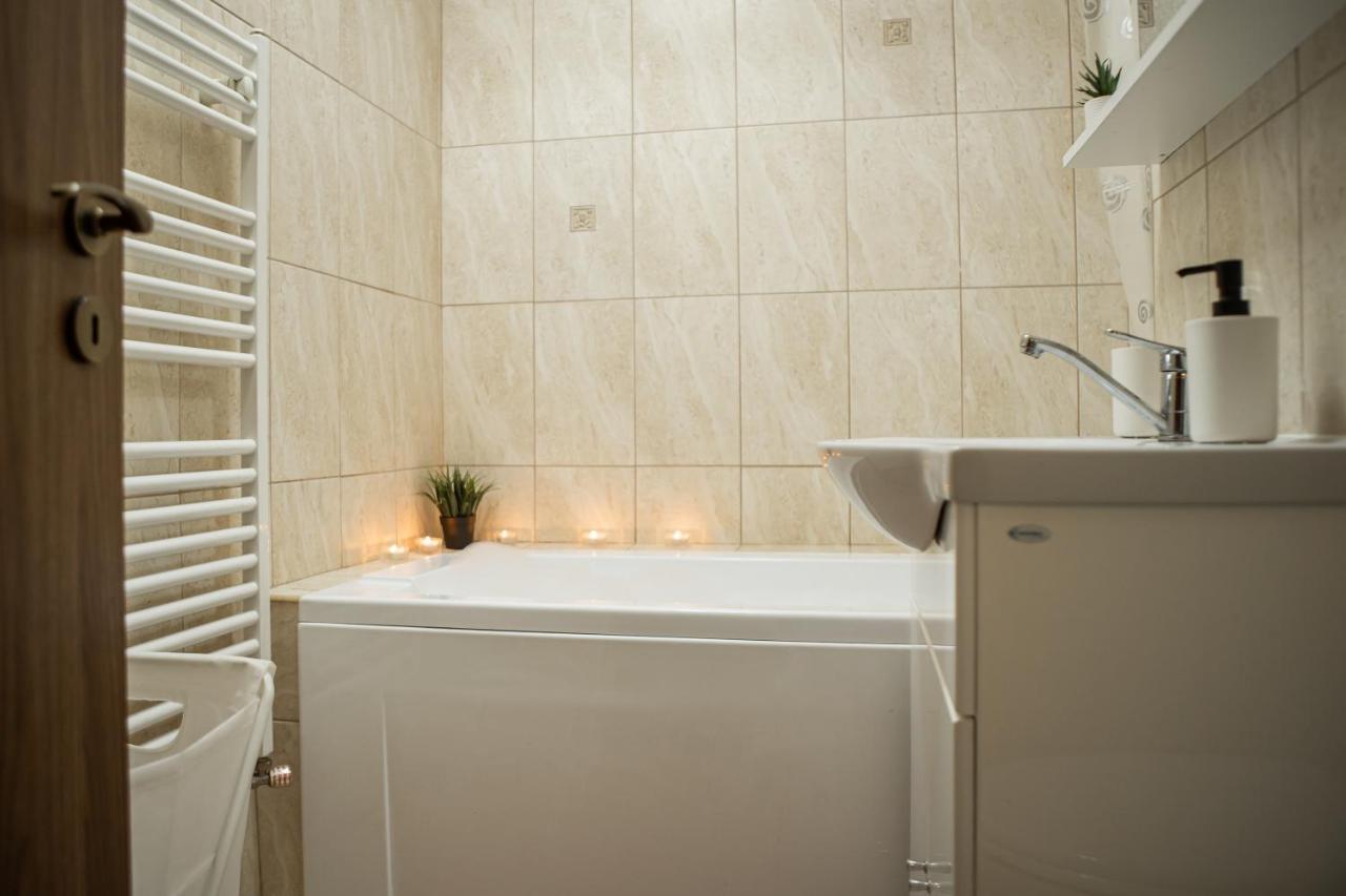 Henriett’s cosy place Satu Mare Buitenkant foto